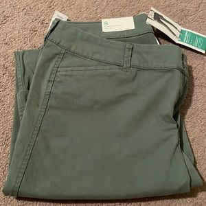 New Old Navy Pixie Pants size 8